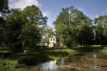 Zesp� Dworsko-Parkowy w S�odkowie z XIX wieku